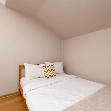 Sea View Two-bedroom In Managed - Parking And Elevator Appartement