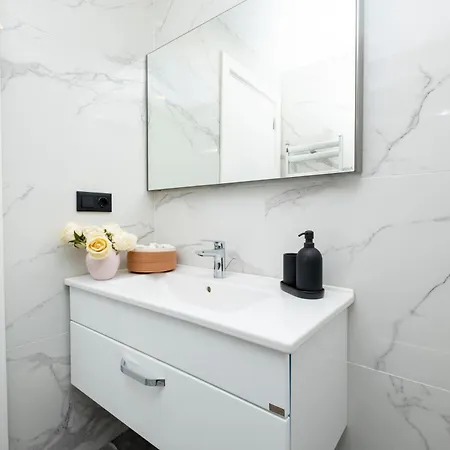 Sea View Two-bedroom In Managed - Parking And Elevator * İstanbul