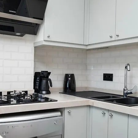 Sea View Two-bedroom In Managed - Parking And Elevator Appartement Istambul