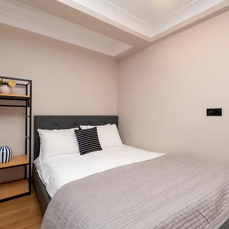 Sea View Two-bedroom In Managed - Parking And Elevator Apartament Stambuł