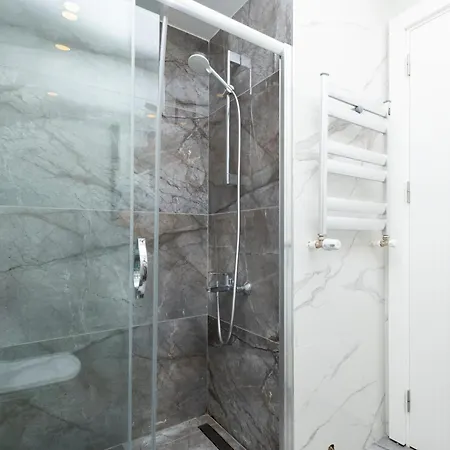 Sea View Two-bedroom In Managed - Parking And Elevator