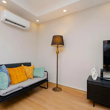 Sea View Two-bedroom In Managed - Parking And Elevator * Stambuł