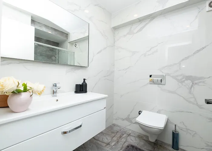 Sea View Two-bedroom In Managed - Parking And Elevator Daire İstanbul