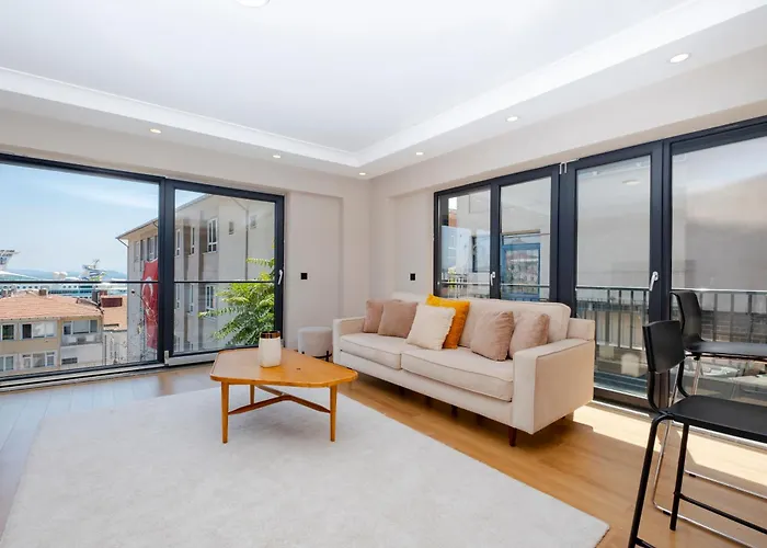 Sea View Two-bedroom In Managed - Parking And Elevator Istambul