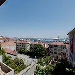 Sea View Two-bedroom In Managed - Parking And Elevator Lägenhet Istanbul