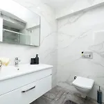 Sea View Two-bedroom In Managed - Parking And Elevator Lägenhet Istanbul