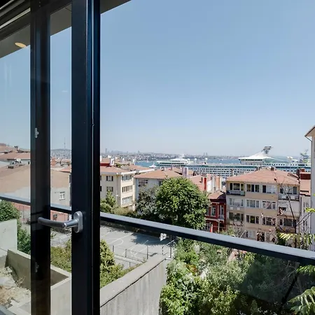 Sea View Two-bedroom In Managed - Parking And Elevator Estambul