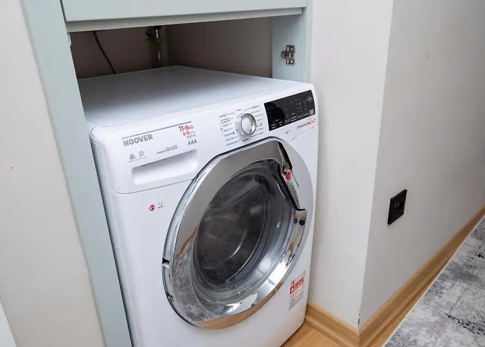 Sea View Two-bedroom In Managed - Parking And Elevator *