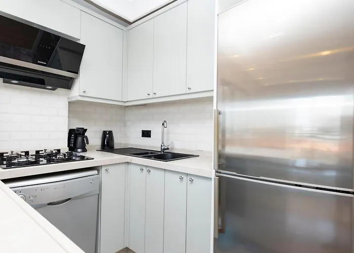 公寓 Sea View Two-bedroom In Managed - Parking And Elevator 伊斯坦布尔